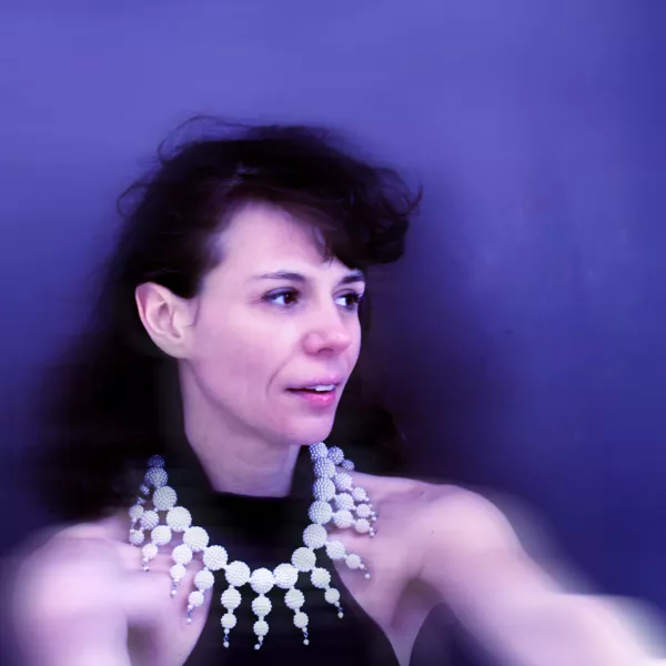 VIVIANE CAVALE